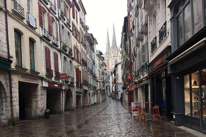 Private French Basque Tour: Biarritz, Bayonne & Chocolate - One day, three French Basque settings