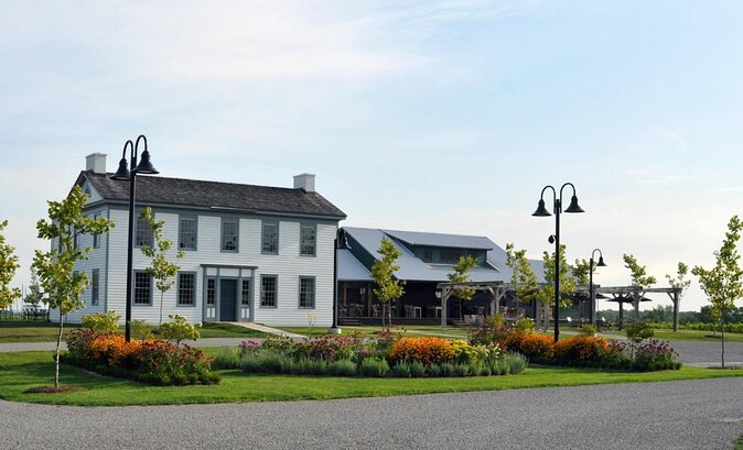 Private Wine and Chocolate Tour in Niagara Wine Region - Seeing chocolate made at the factory