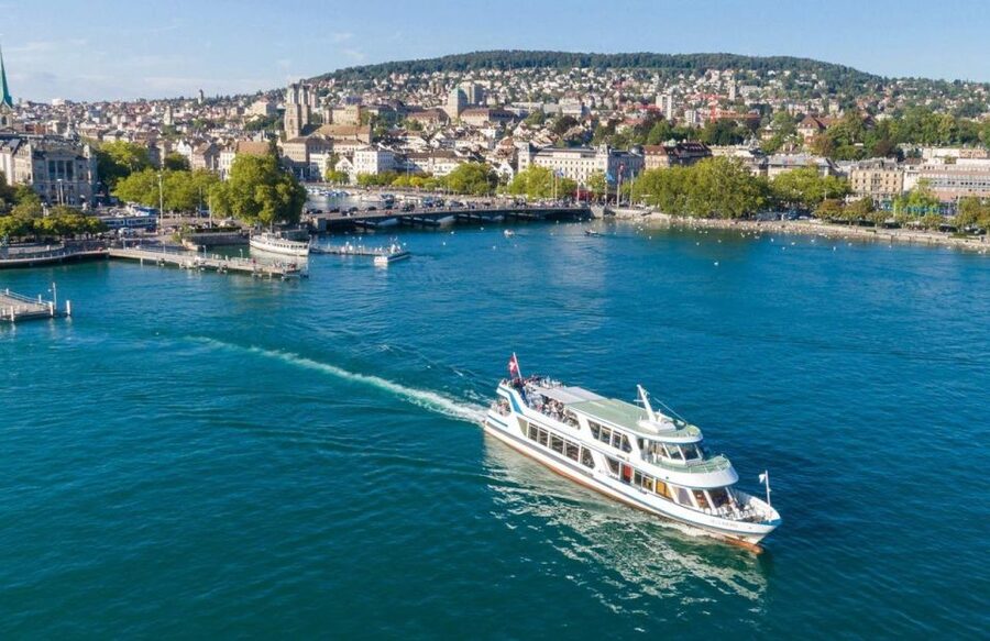 Private Zurich City Tour with Cruise and Lindt Chocolate - Zurich in five hours: Who this tour is really for