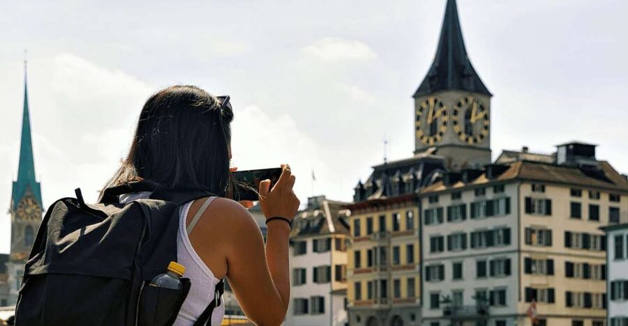 Private Zurich City Tour with Cruise and Lindt Chocolate - A private pickup in a Mercedes