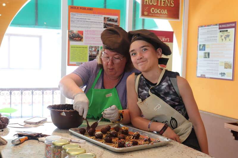 Puerto Vallarta: 2-Hour Chocolate Truffles Workshop - Making ganache and six filled chocolates
