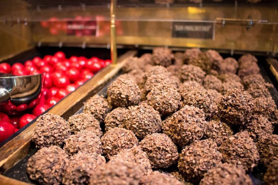 Saint-Germain-des-Prés: Pastry and Chocolate Walking Tour - What you actually taste along the route