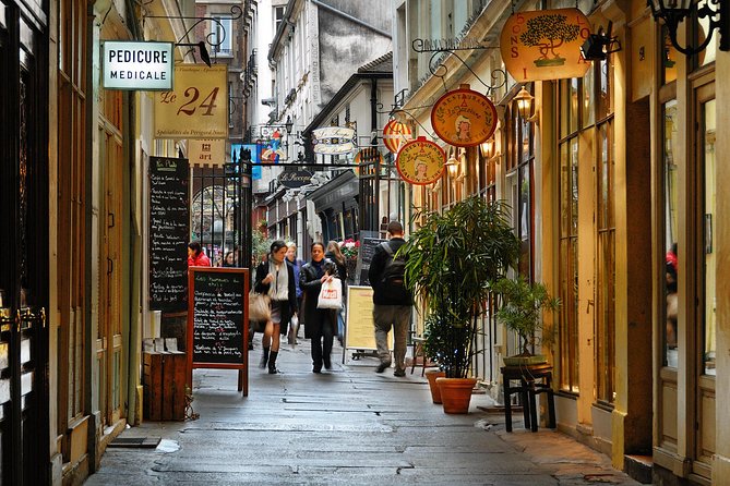 Saint-Germain The Original Chocolate Tasting Tour with Pastries and Macaron - Who will enjoy this chocolate walk