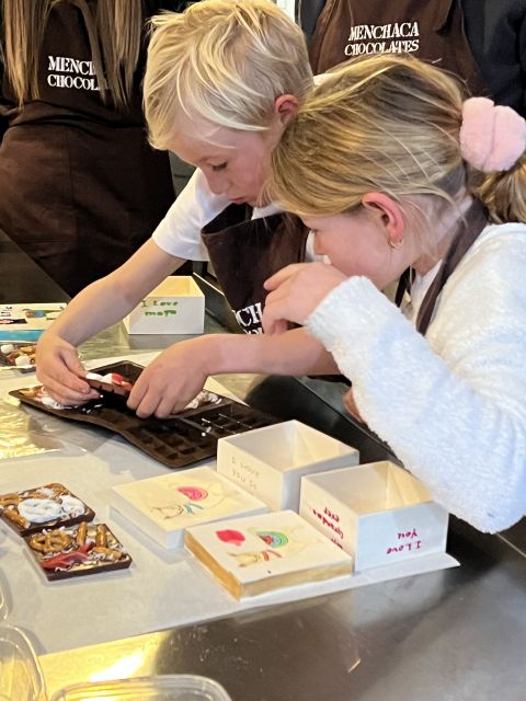 Santa Barbara: Chocolate Bar and Art Box Making Workshop - Learning the chocolate before making it
