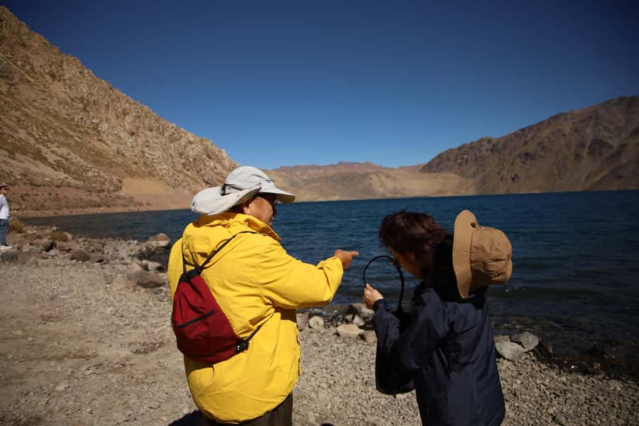 Santiago: Full day Embalse del Yeso, Casa de Chocolate, picnic & Hot Springs - Leaving Santiago in a Small Group