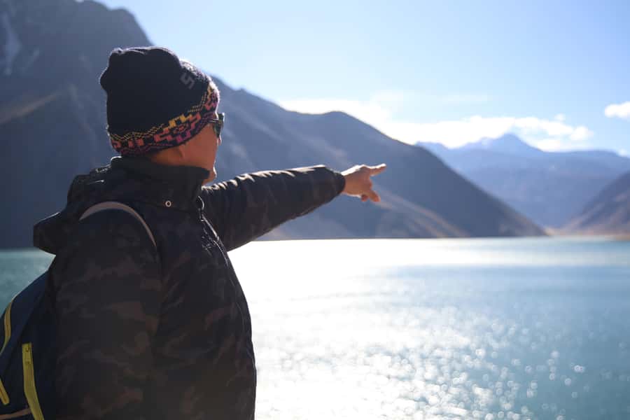 Santiago: Full day Embalse del Yeso, Casa de Chocolate, picnic & Hot Springs - Lunch at a Local Restaurant