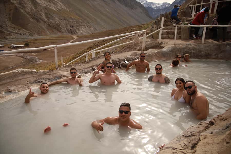 Santiago: Full day Embalse del Yeso, Casa de Chocolate, picnic & Hot Springs - A Picnic Before Returning to Santiago