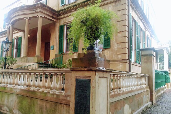 Savannah History plus Coffee and Chocolate Walking Tour - Coffee or tea gives the walk a natural pause