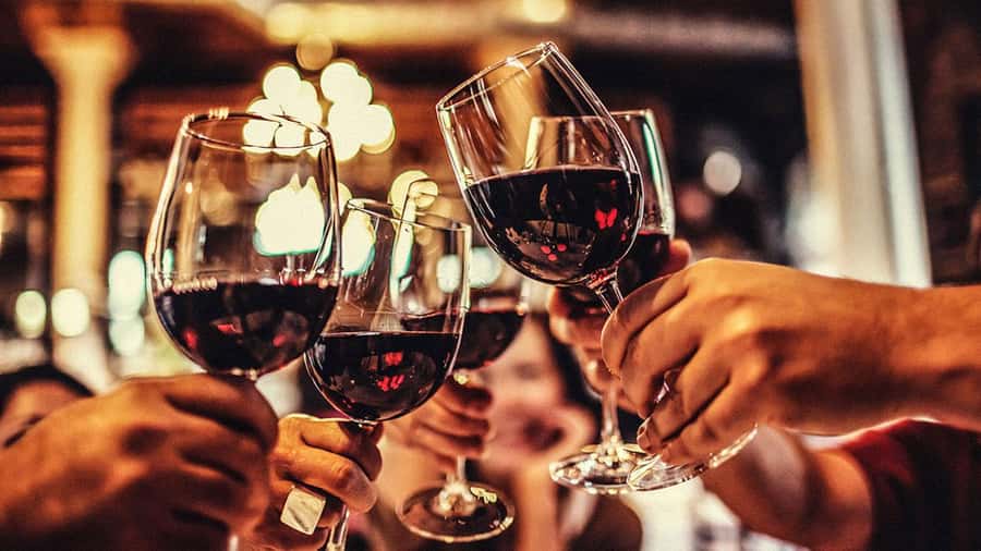 Seattle: Wine, Cheese and Chocolate Pairing Tour - The first 30 minutes: wine with food