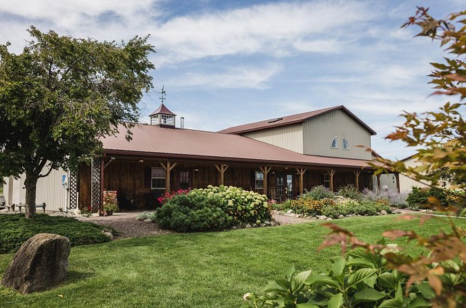 Shared Wine, Chocolate and Cheese Tasting in Conesus Lake - Staying for lunch at the Tankroom Café