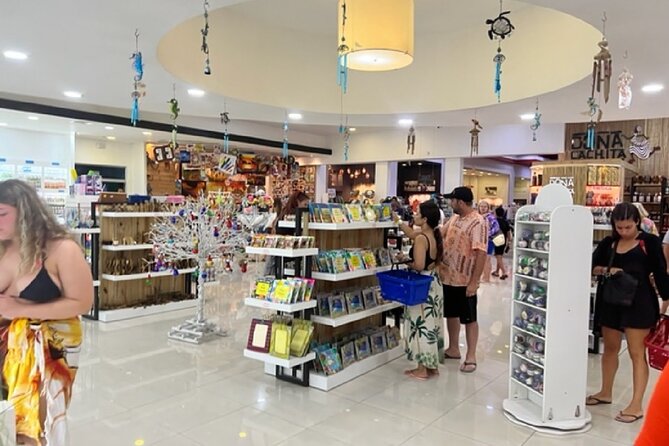 Shopping Tour Punta Cana Larimar Chocolate Cigar Factory souvenir - Shopping at Mundo Autentico