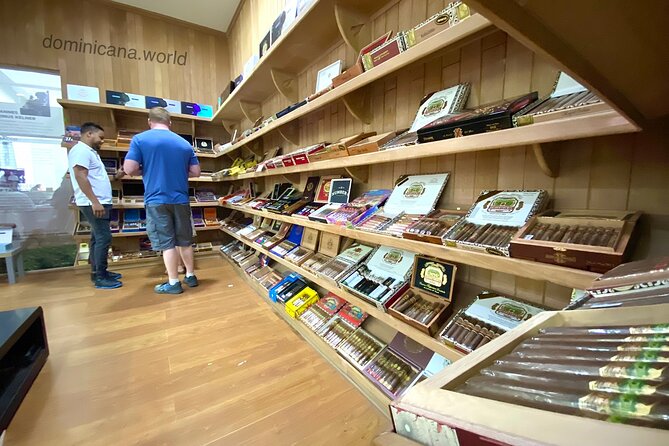 Shopping tour Punta Cana rum cigars coffee larimar chocolate souvenirs mamajuan - Who will enjoy this shopping stop