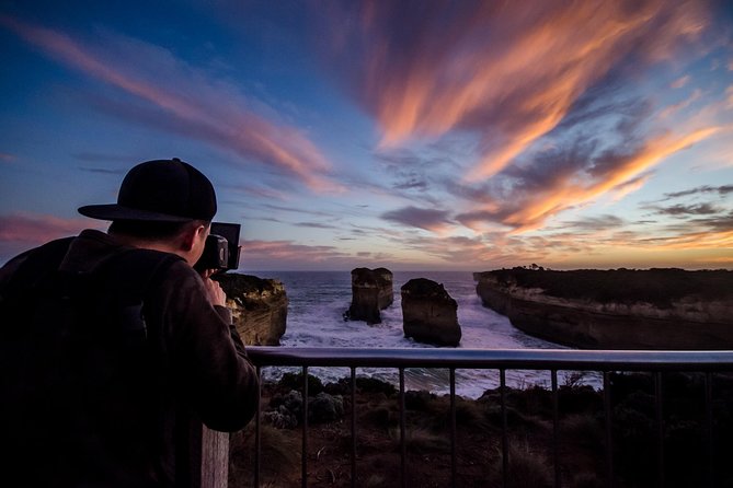 Small-Group Sunset Great Ocean Road Chocolaterie Tour from Melbourne - The Memorial Arch and the first ocean views