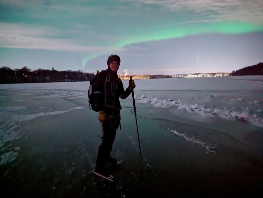 Stockholm: Ice Skating in the Moonlight with Hot Chocolate - The second 45-minute skate