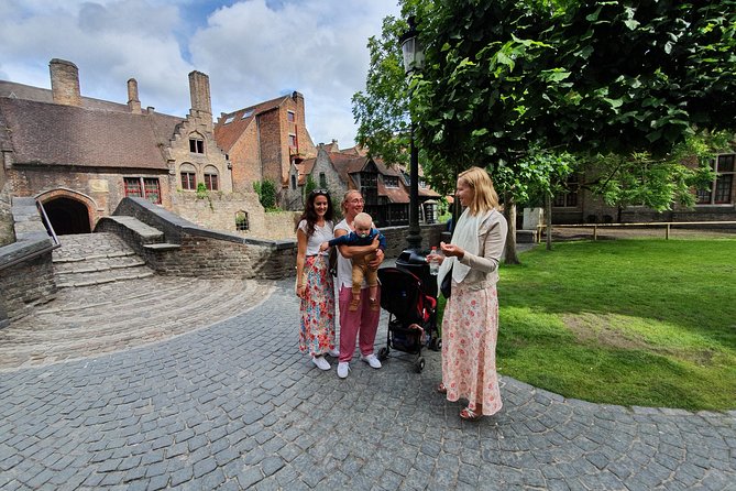 Tasty massage chocolate and spicy stories! - Gruuthusemuseum and the knight above the gate