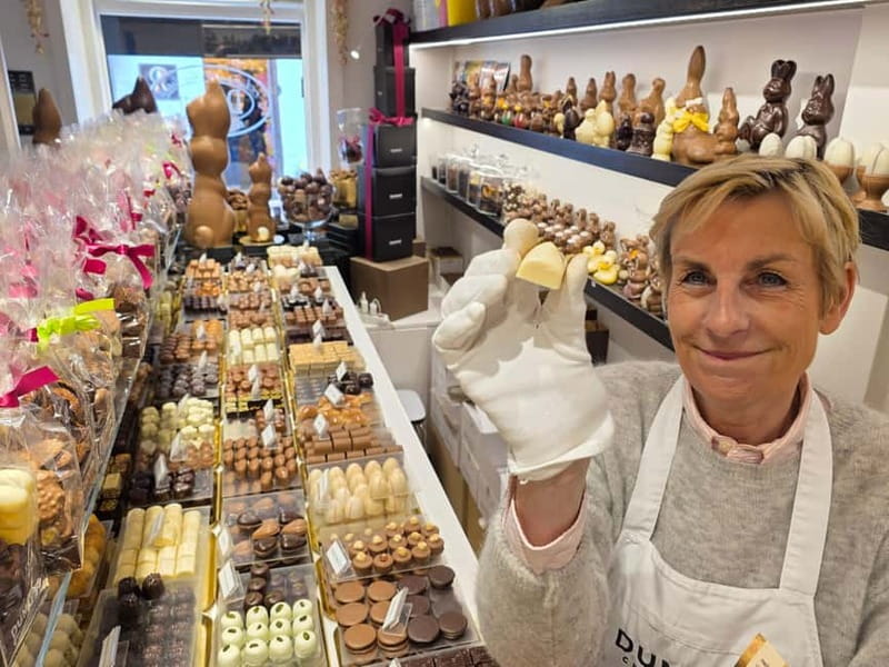 Thé best chocolate in Bruges! Private tour! - Meeting Claire, Helen, or another local guide