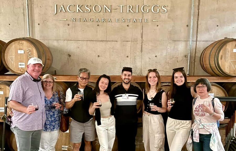 Toronto: Niagara-on-the-Lake, Wine Tasting & Chocolate Tour - Key points at a glance