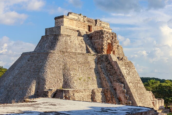 Tour to Uxmal Kabah and Chocolate Museum from Mérida - The bilingual format needs realistic expectations