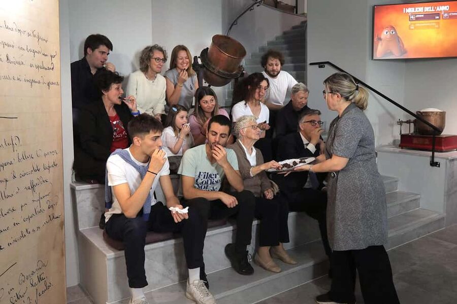 Turin: Visit to the Chocolate and Gianduja Museum, Choco-Story Torino - Seeing how beans become gianduiotti