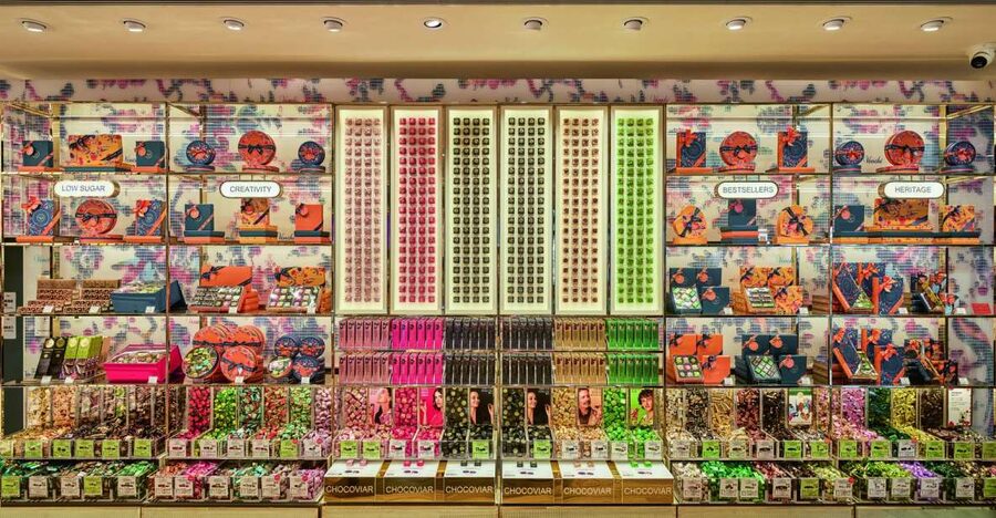 Venchi Duomo: Chocolate Tasting Experience in Florence - Making your own chocolate pieces
