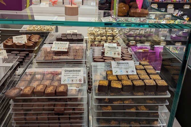 Walking Tour with Hot Chocolate and Chocolate Tasting - Three chocolatiers, three chances to compare