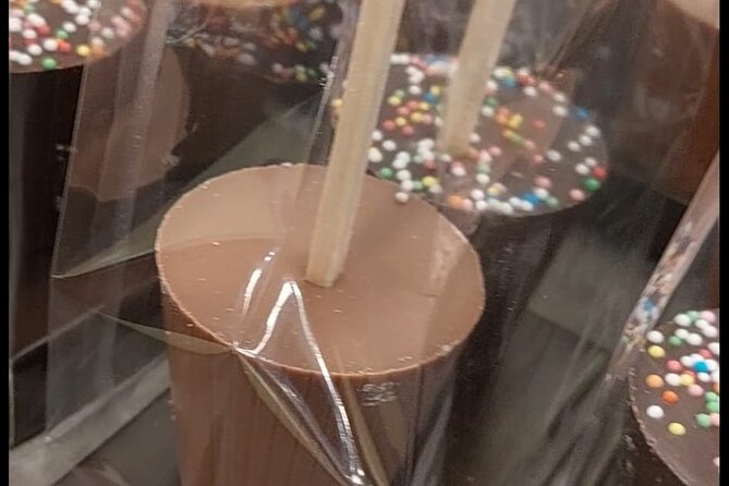 Walking Tour with Hot Chocolate and Chocolate Tasting - Groeningemuseum and the quick art stop