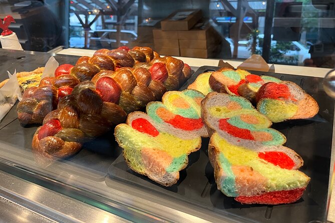 Wine, Bread, Cheese and Chocolate - Reading Pike Place Market beyond the main arcade