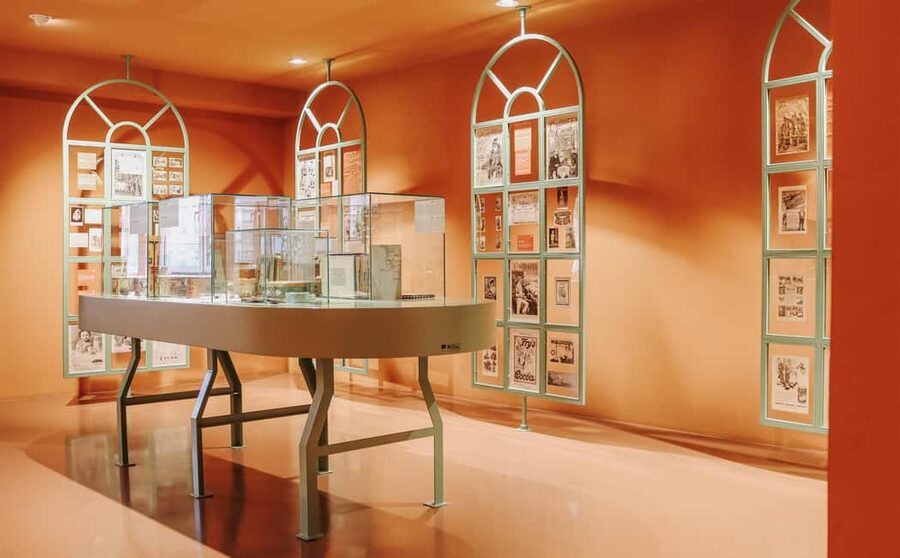 Zagreb: Chocolate Museum Entry Ticket - Taste nine types from the sample box