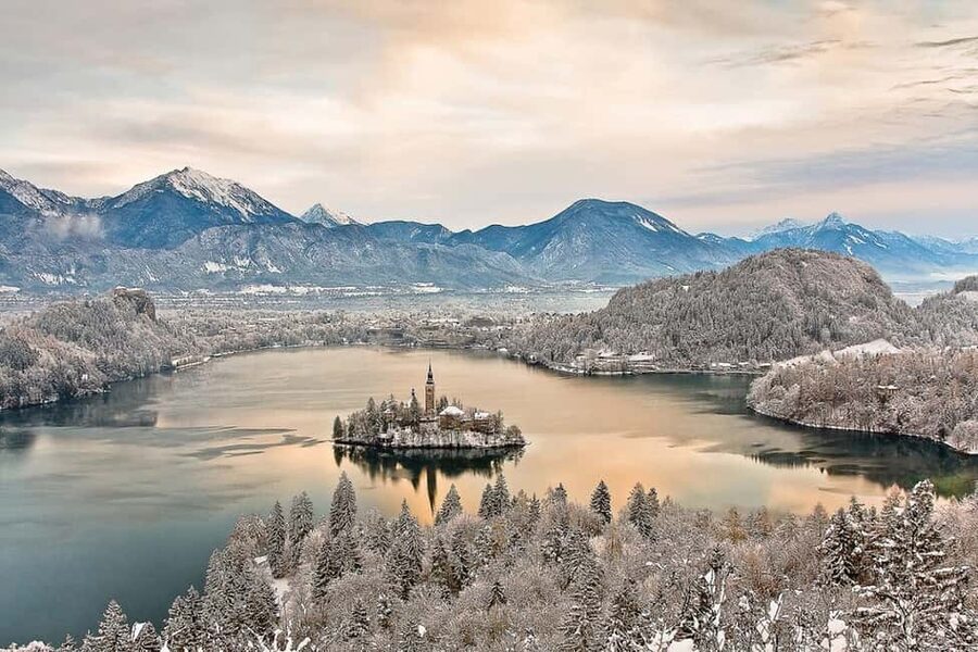 Zagreb: Lake Bled and Ljubljana Day Tour with Chocolate Gift - Bled Castle and the best high viewpoint
