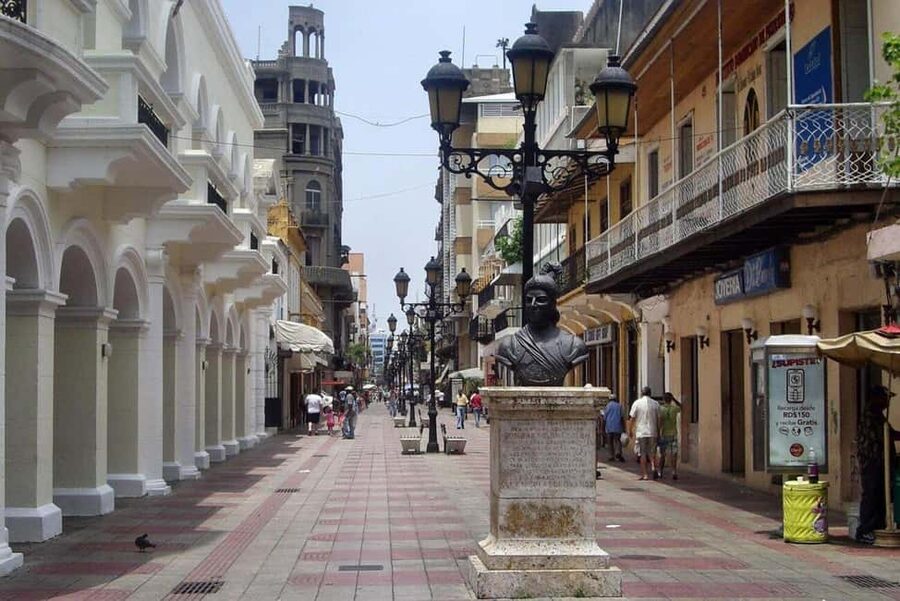 Zona Colonial: Recorrido Histórico con Chocolate y Mamajuana - The Primate Cathedral closes the route