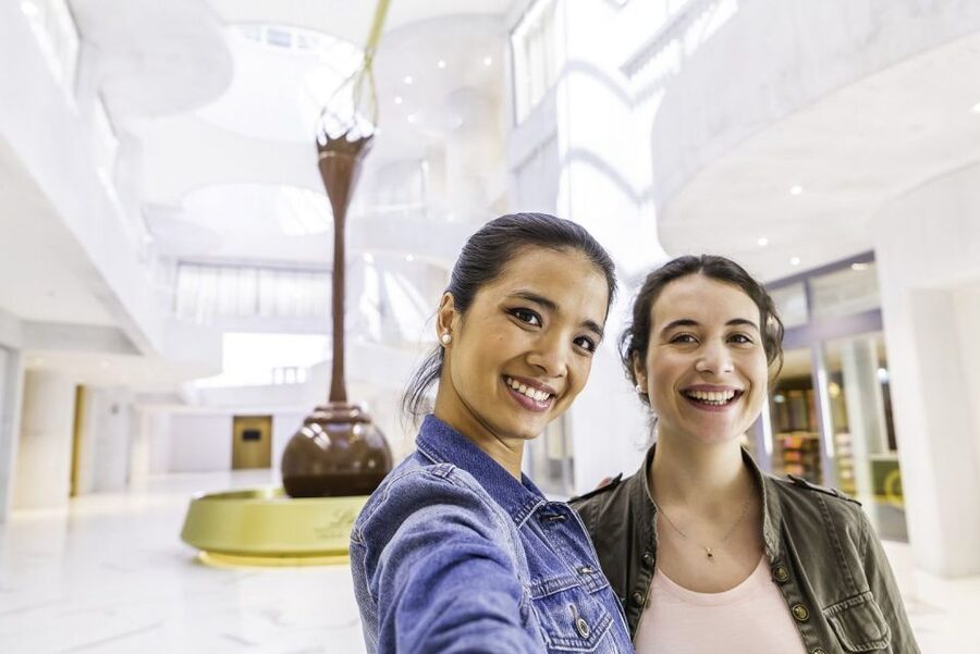Zurich: City Tour, Cruise, and Lindt Home of Chocolate Visit - Starting near Zürich HB and getting settled